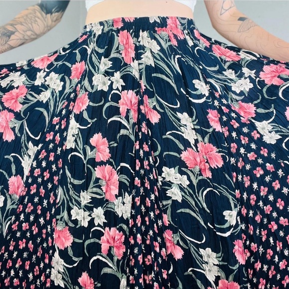 Vintage 90s Y2K black & pink floral maxi broomstick skirt- very full! Fits M-L - Picture 8 of 9